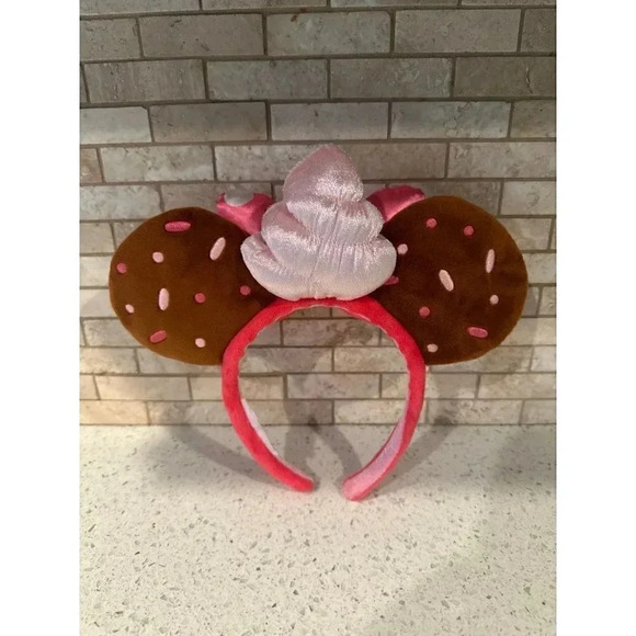 Disney‎ Parks Minnie Mouse Ears  Munchlings  Strawberry Shortcake